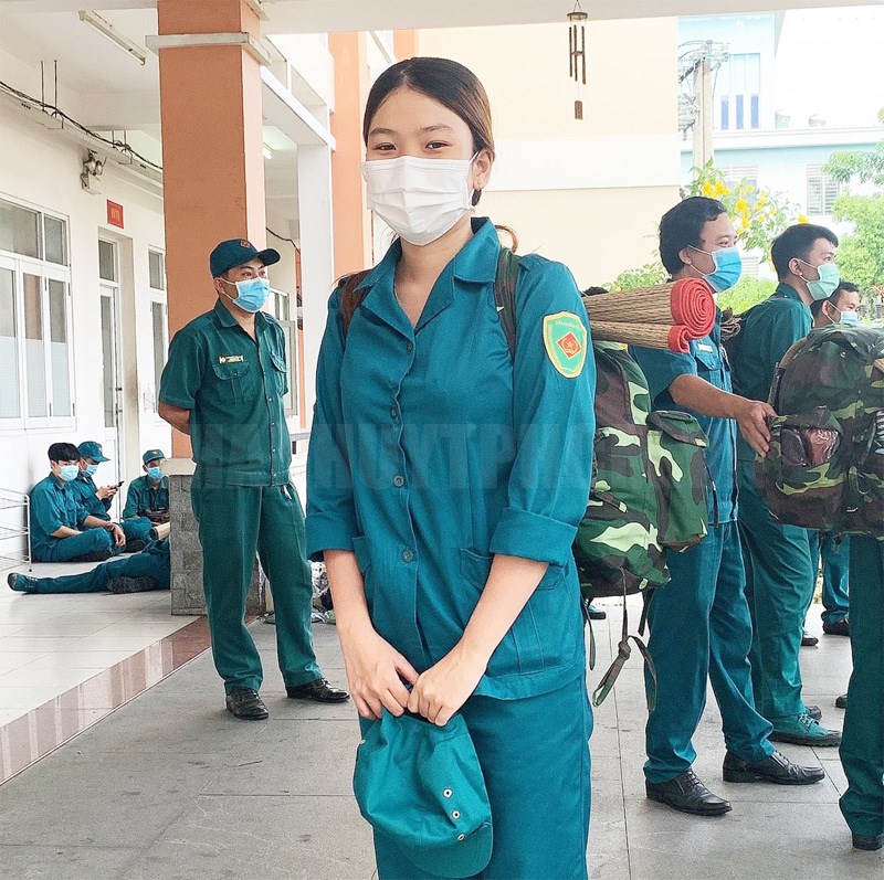 Nữ cán bộ Đoàn xung kích trên tuyến đầu chống dịch