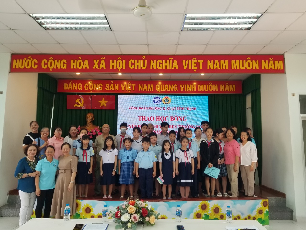 TRAO HỌC BỔNG NGUYỄN ĐỨC CẢNH VÀ KHEN THƯỞNG HỌC SINH GIỎI NĂM HỌC 2023 – 2024